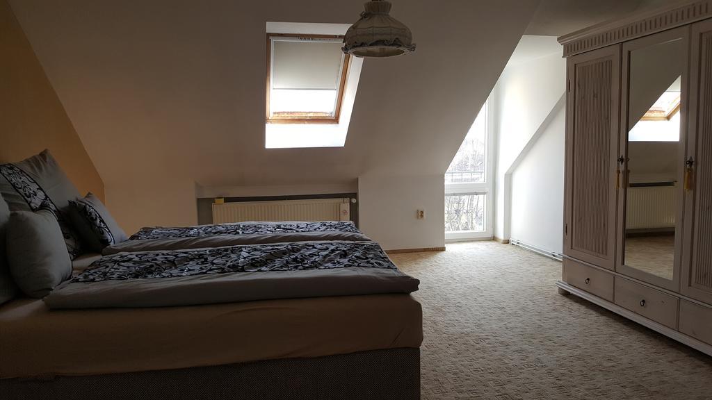 Restaurace U Marty Otel Dubí Dış mekan fotoğraf